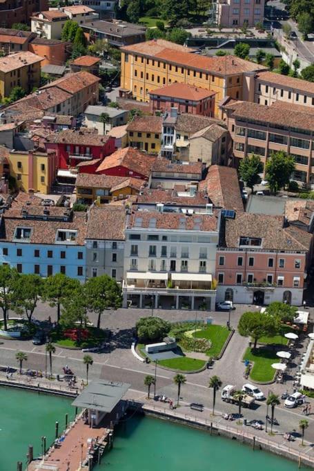 Attico In Piazza Matteotti Apartment Desenzano del Garda Luaran gambar