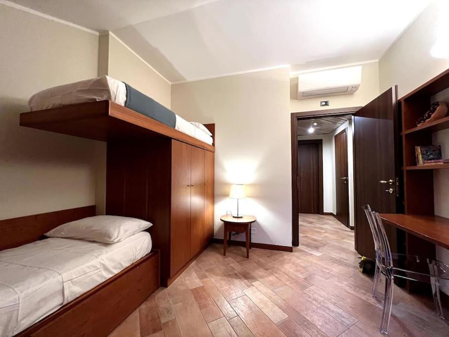 Attico In Piazza Matteotti Apartment Desenzano del Garda Luaran gambar