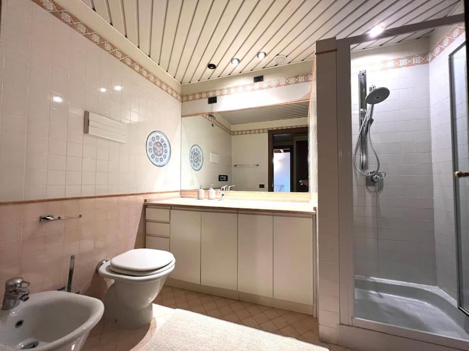 Attico In Piazza Matteotti Apartment Desenzano del Garda Luaran gambar