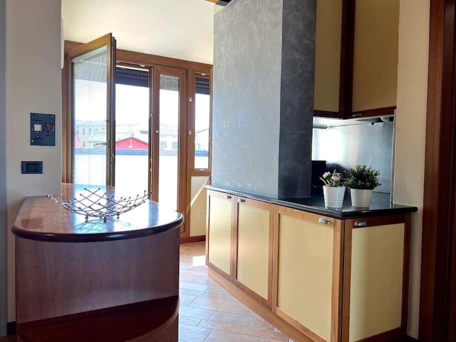Attico In Piazza Matteotti Apartment Desenzano del Garda Luaran gambar