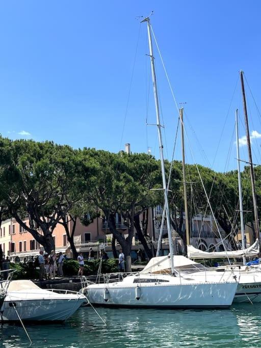 Attico In Piazza Matteotti Apartment Desenzano del Garda Luaran gambar