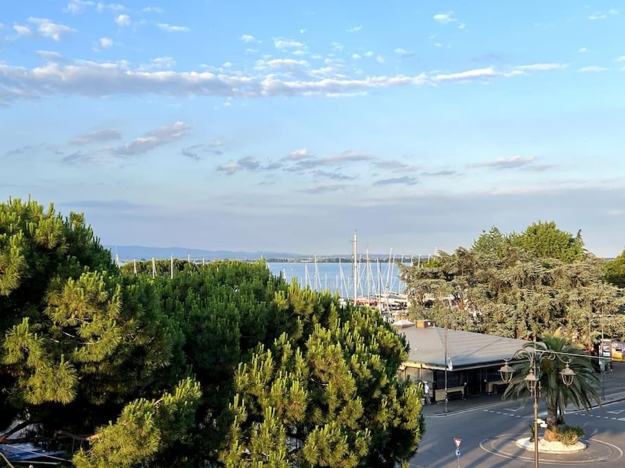 Attico In Piazza Matteotti Apartment Desenzano del Garda Luaran gambar