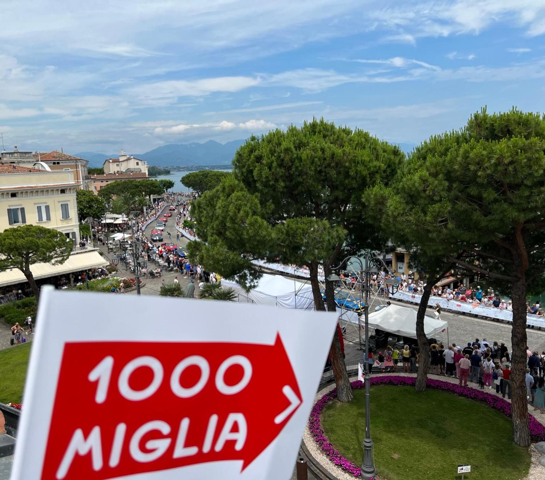 Attico In Piazza Matteotti Apartment Desenzano del Garda Luaran gambar